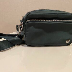 Lululemon Everywhere Crossbody Bag 2L Metal Hardware